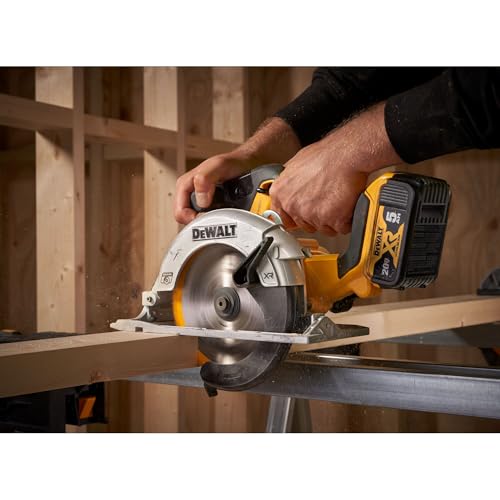 DEWALT 20V MAX* 6-1/2 in. Brushless Cordless Circular Saw, Tool Only (DCS565B)