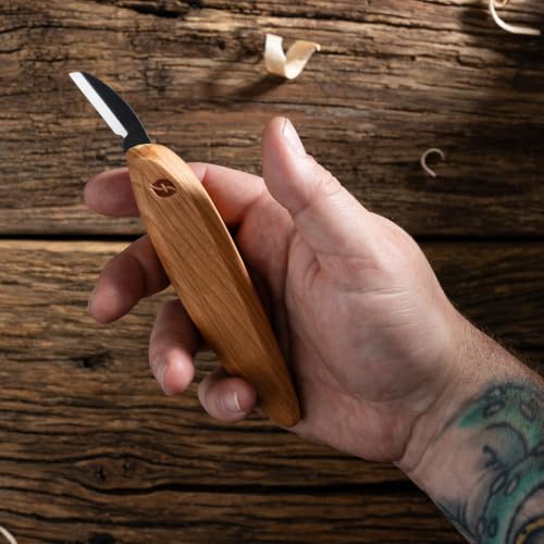 Flexcut Premium Series Wood Carving Tool Set, 4-Piece Kit with Cutting, Detail, Pelican, and Mini-Pelican Knives Plus Tool Roll, Ergonomic Cherry Wood Handles, USA Made