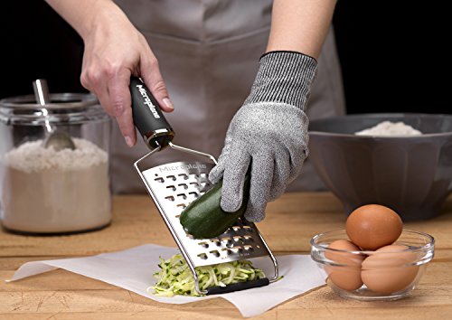 Microplane Cut Resistant Glove Keep Hands Safe in The Kitchen